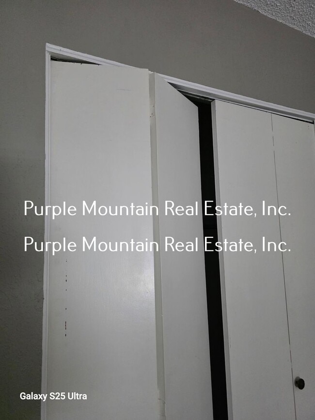 Building Photo - AVAILABLE NOW:  3 Bedrooms, 2 Bath Home for Rent