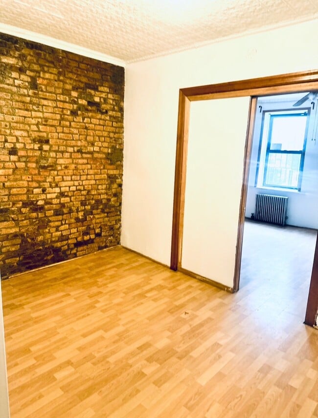 Building Photo - 144 W 9th St