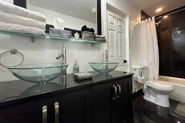 Building Photo - 7401 N Scottsdale Rd