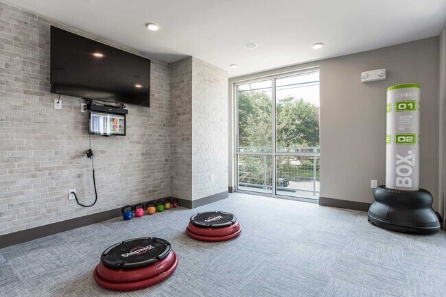 Building Photo - 1111 Durham Dr