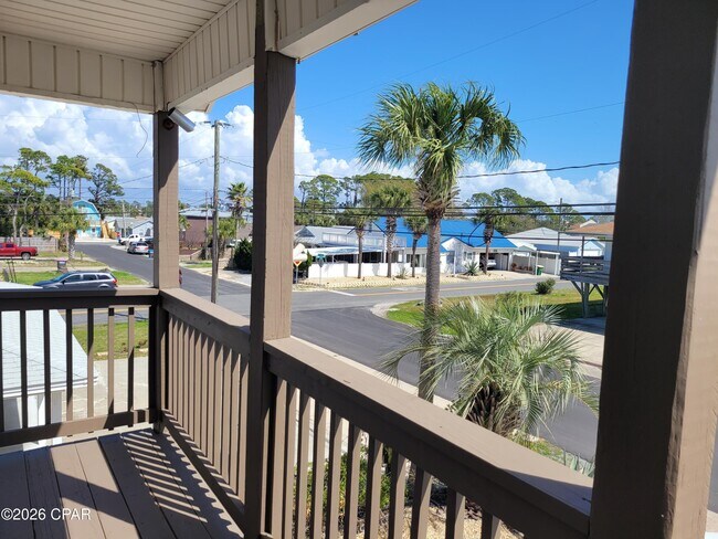 Building Photo - 4008 Crescent Dr