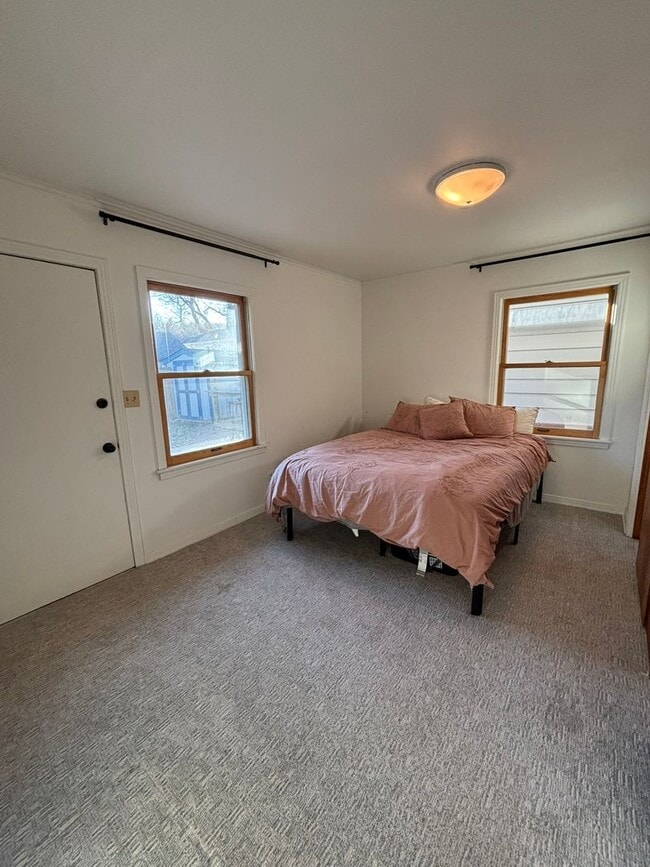 Building Photo - 3 BED | 1.5 BATH | SPACIOUS HOME | CENTRAL