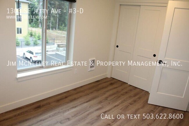 Building Photo - 1303 SE Jetty Ave