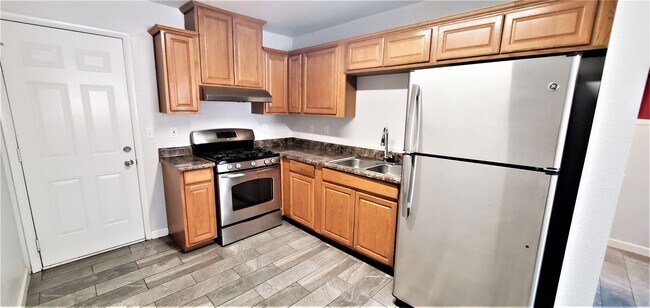 Building Photo - 938 E. 4th St.