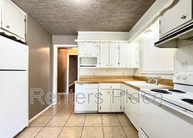 Building Photo - 5611 S Rockford Ave