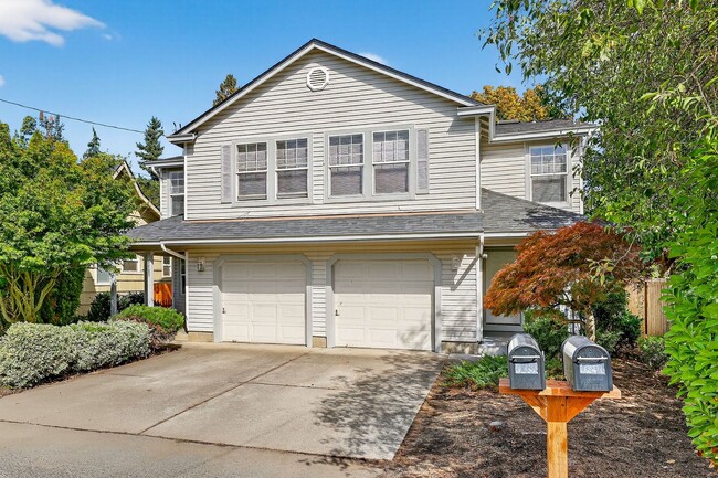 Building Photo - Great 2 story Townhome with Garage!