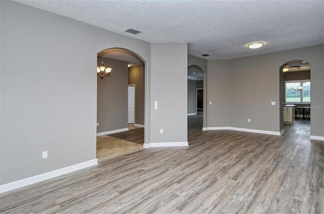 Building Photo - 6807 Sagebrush Cir