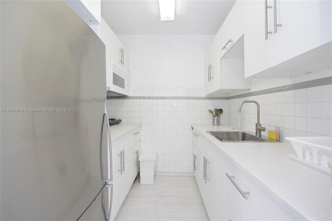 Building Photo - 344 Meridian Ave