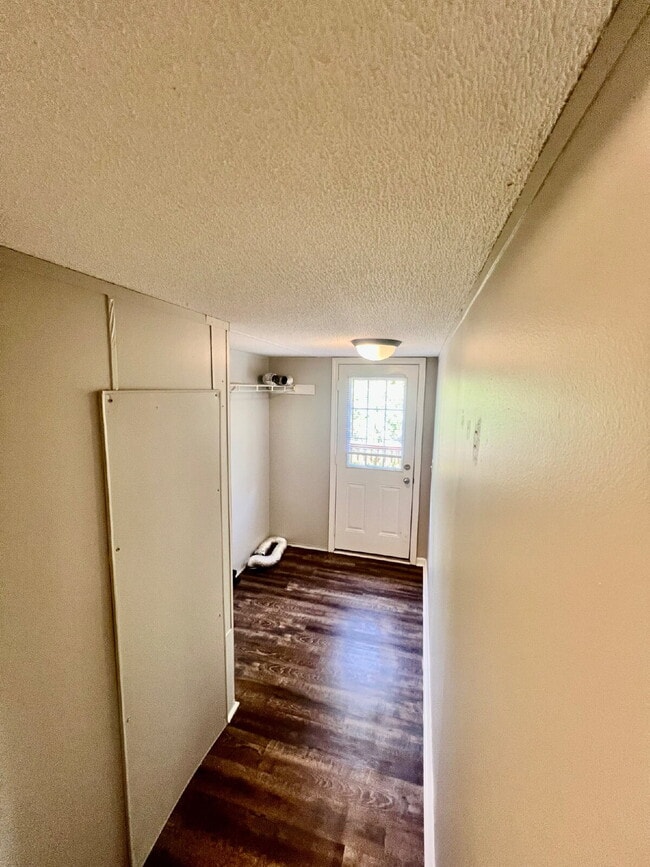 Building Photo - 1012 Ross Ln