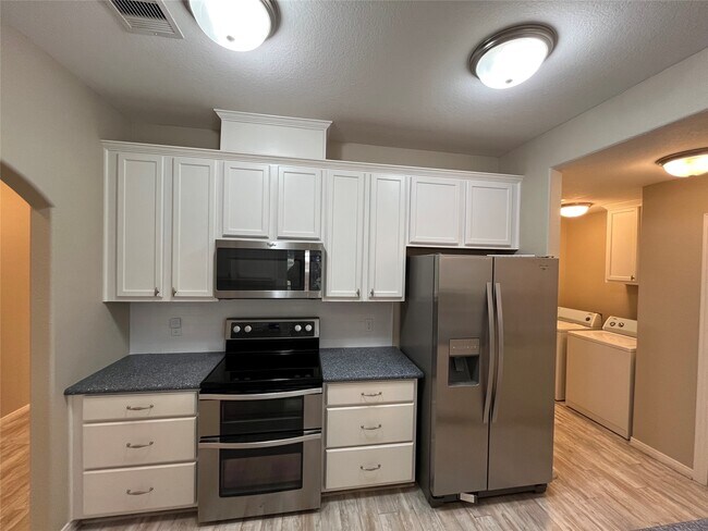 Building Photo - 9311 E Lakeside Dr