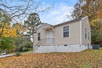 Building Photo - Charming 2-Bedroom Home on Quiet Valley View Circle - Enjoy Your First Month FREE with a 13-Month...