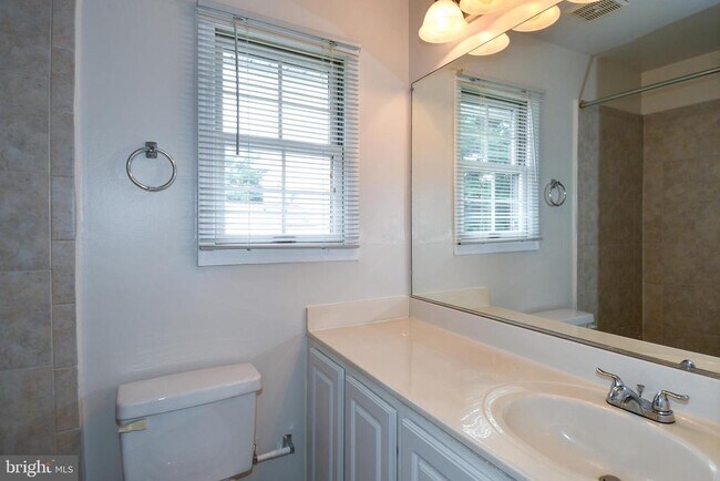 Building Photo - 114 Westwick Ct