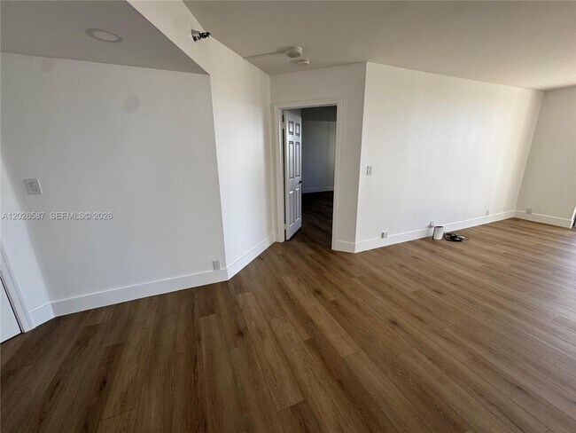 Building Photo - 3530 Mystic Pointe Dr