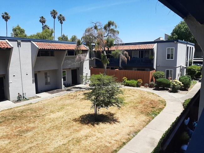 Building Photo - 1009 Murrieta Blvd