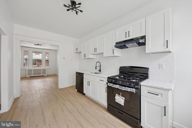Building Photo - 110 N Sickels St
