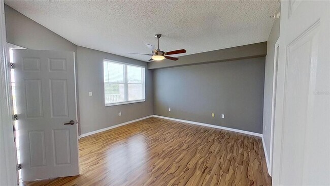 Building Photo - 6495 Shoreline Dr