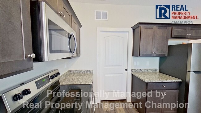 Building Photo - Charming 3 BD/2 BA with Open Floorplan and Attached Garage