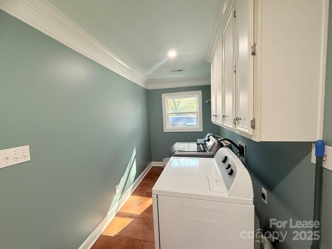 Building Photo - 6124 Williams Rd