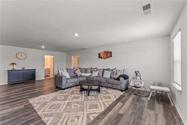 Building Photo - 379 Blue Juniper Cir