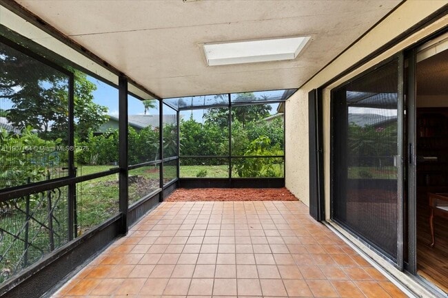 Building Photo - 901 NW 26th Ave