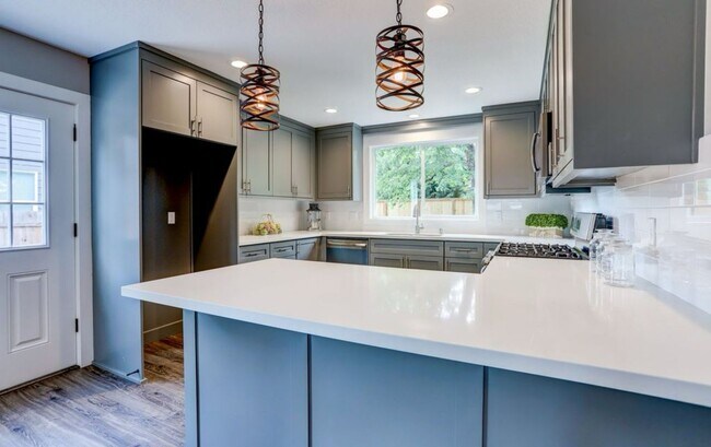 Building Photo - Charming 3-Bedroom Home with Spacious Yard...