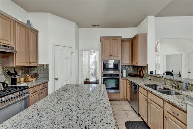 Building Photo - 18 Equestrian Ct