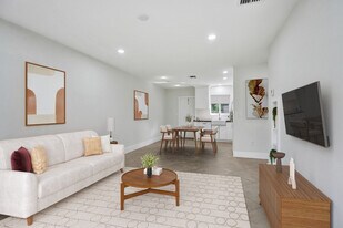 Building Photo - 3033 NE 20th Ter