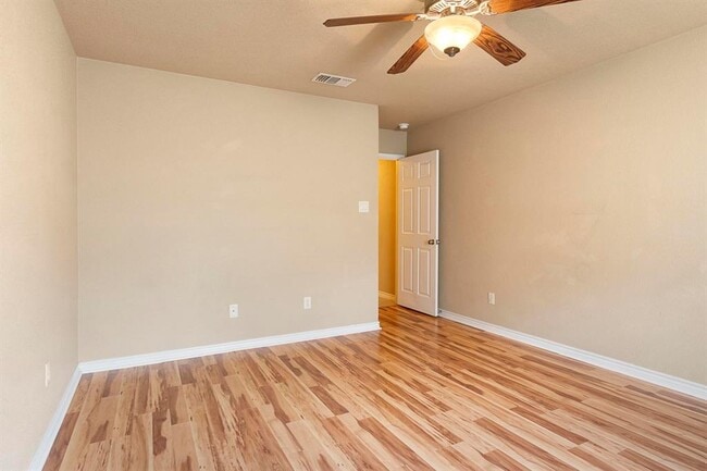 Building Photo - 1005 Leah Dr