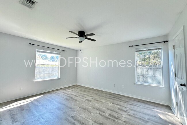Building Photo - 2426 Houston Cir