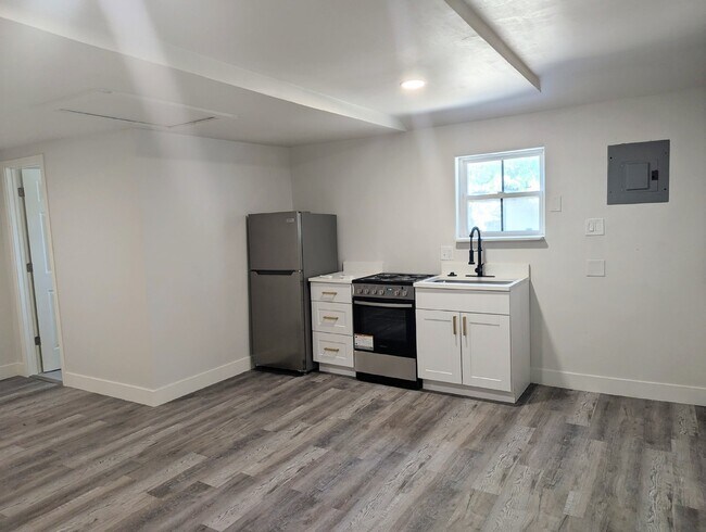 Building Photo - Beautiful Studio Near Downtown Denver – Mo...
