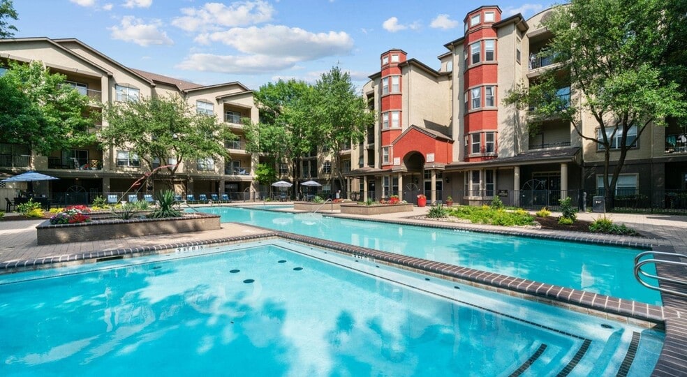 Building Photo - 5720 Forest Park Rd