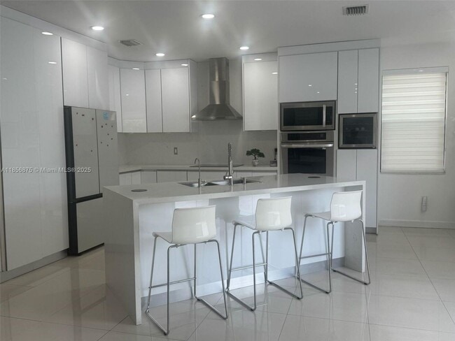 Building Photo - 3521 W 86th Terrace