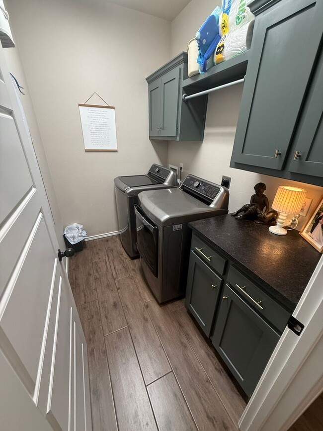 Building Photo - STONEWOOD ESTATES 3/2/2