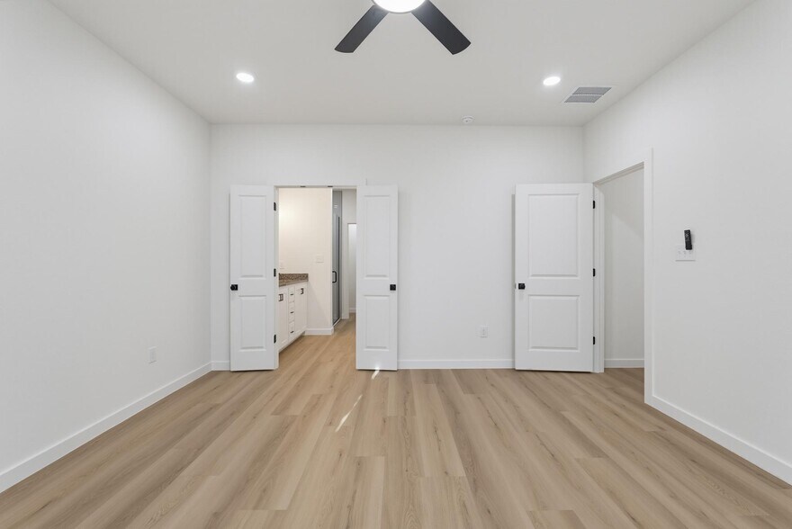 Building Photo - 7659 Lake Ridge Pky