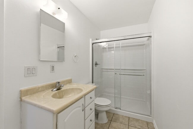 Building Photo - Beautiful Totally Remodeled Studio Home - Available Immediately!