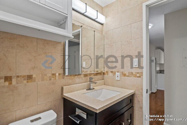 Building Photo - 280 Easy St