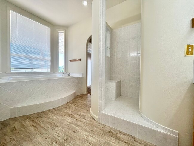 Building Photo - 924 Springfield Dr
