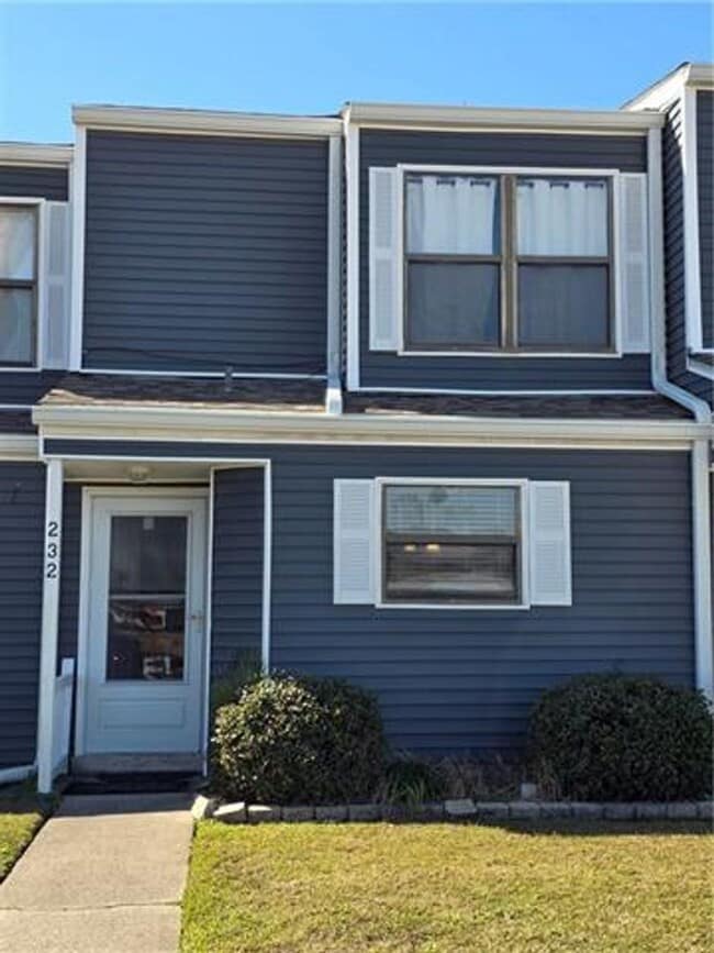 Building Photo - Water Front Condo