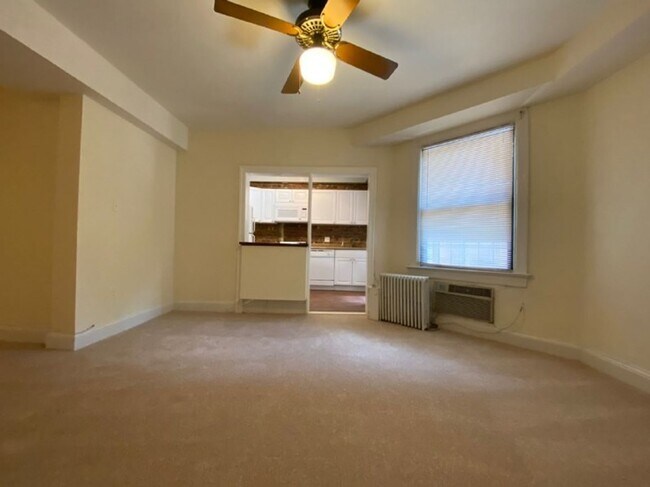 Building Photo - 2 BED 1 BATH Condo on the 1st Floor of The...