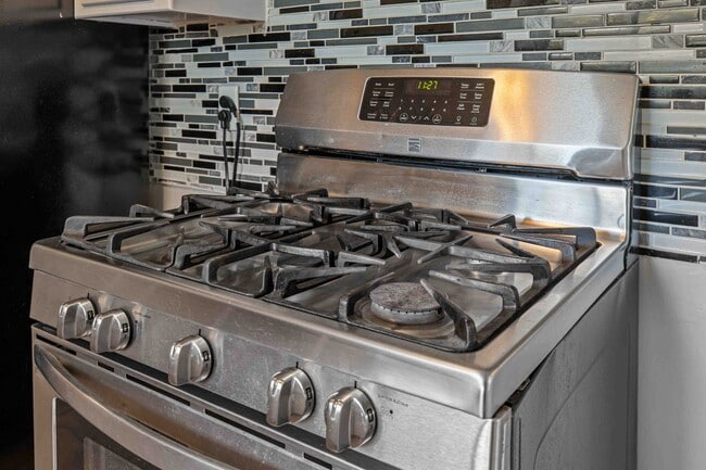 Building Photo - 2825 Westchester Ln