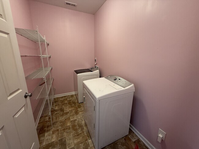Building Photo - 4018 Lady Slipper Ln