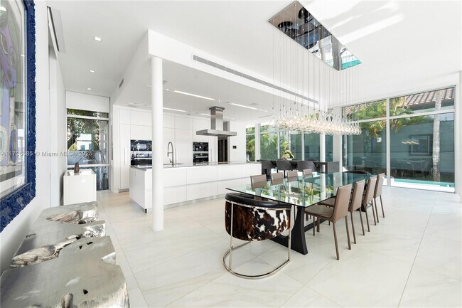 Building Photo - 440 S Hibiscus Dr