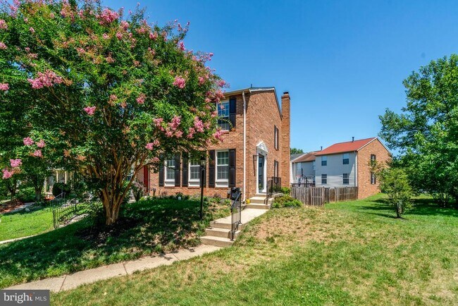 Building Photo - 6063 Hydrangea Dr
