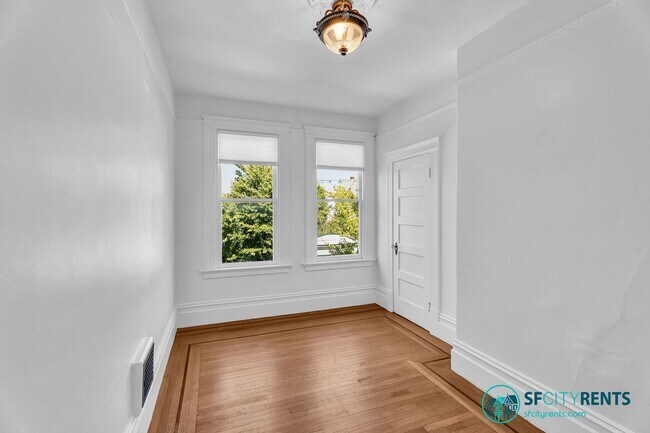 Building Photo - Castro/Eureka Valley: Top Floor Flat w/ in-unit W/D & Shared Yard