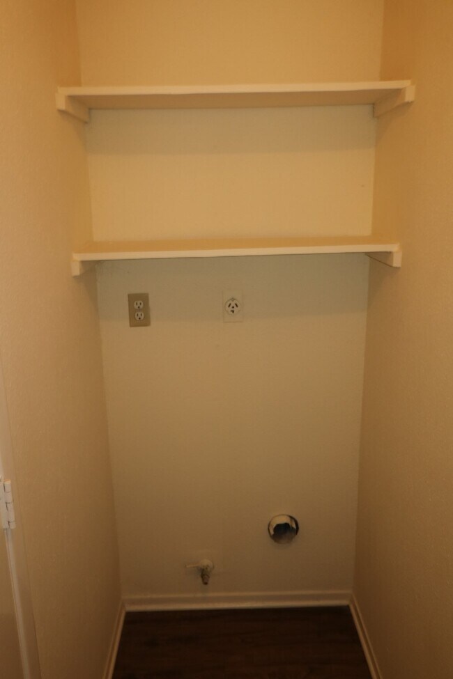 Building Photo - 21134 Park Mt Dr