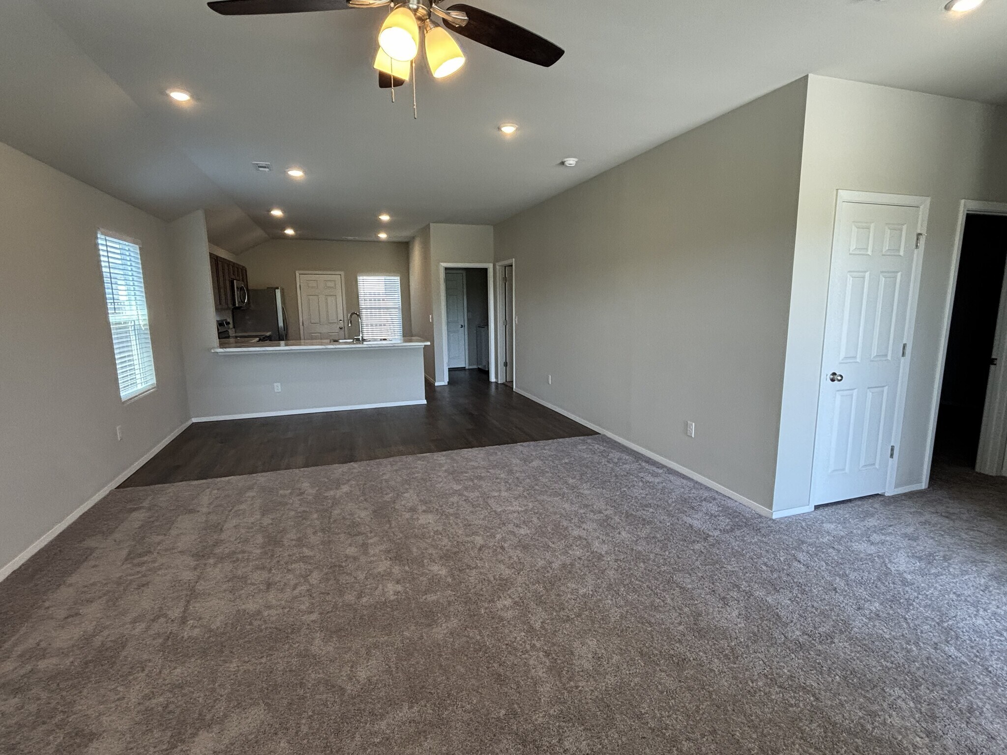Building Photo - 1075 S Nighthawk Ln