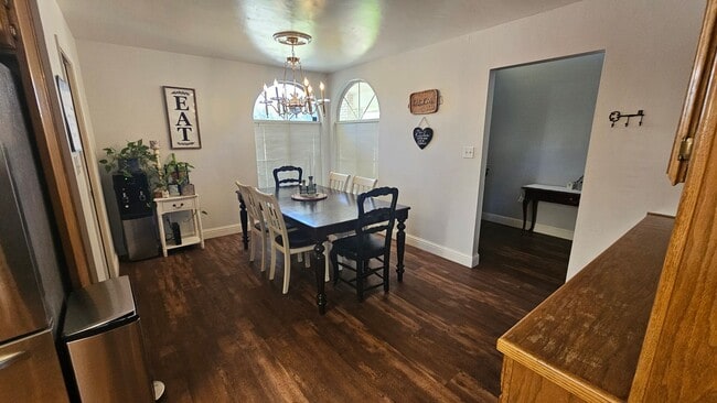 Building Photo - North West Bakersfield Home