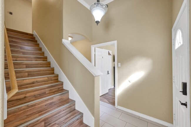 Building Photo - 125 Pine St