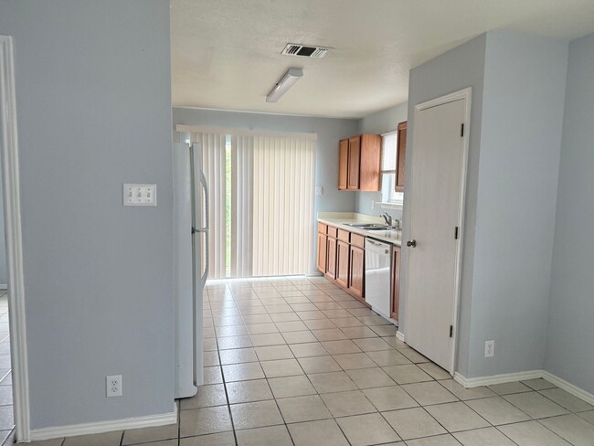 Building Photo - 10607 Shaenview