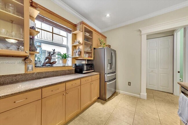 Building Photo - 1033 NE 17th Way